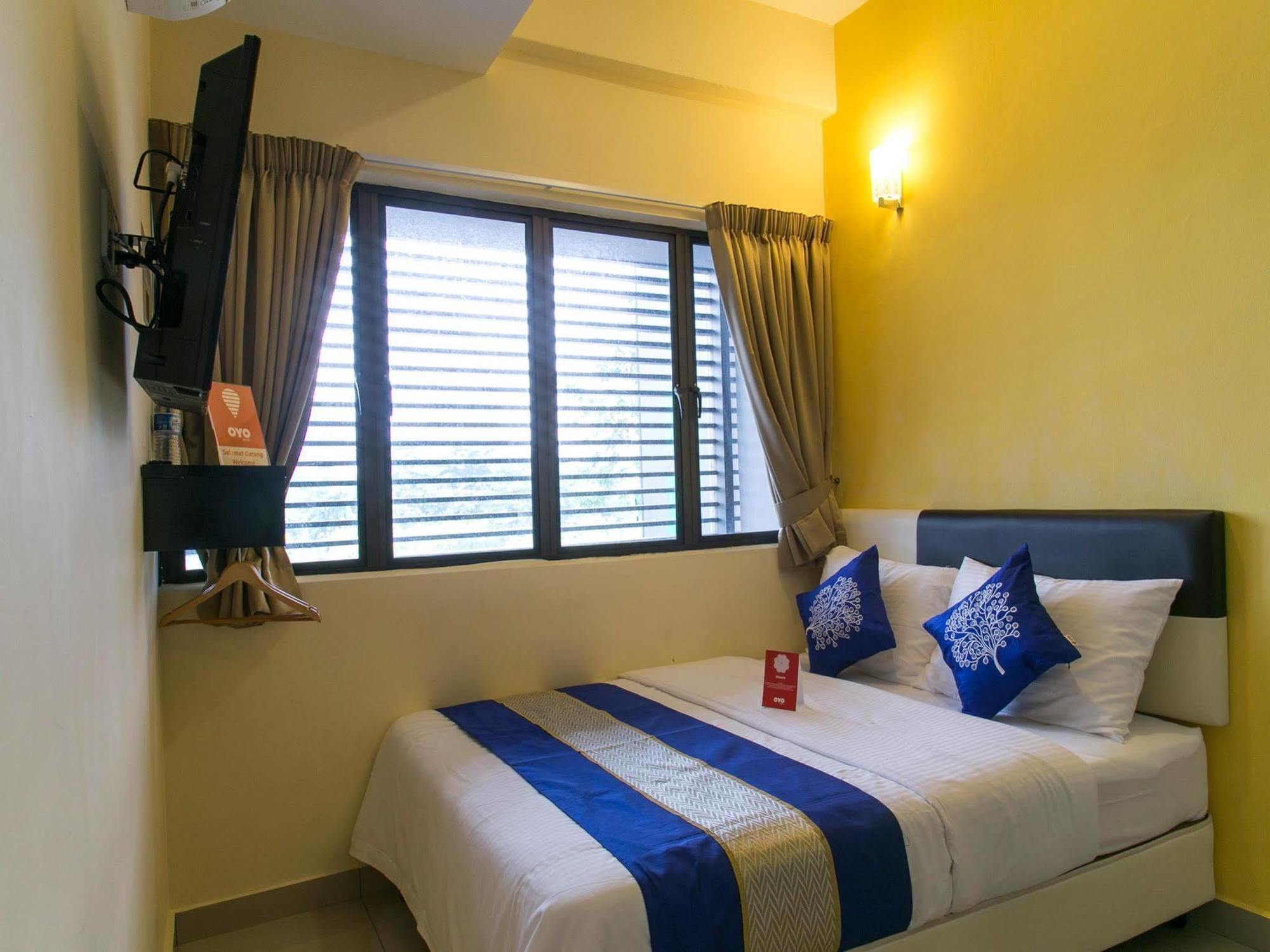 Oyo 220 Hotel Sri Maluri Kuala Lumpur Exterior foto