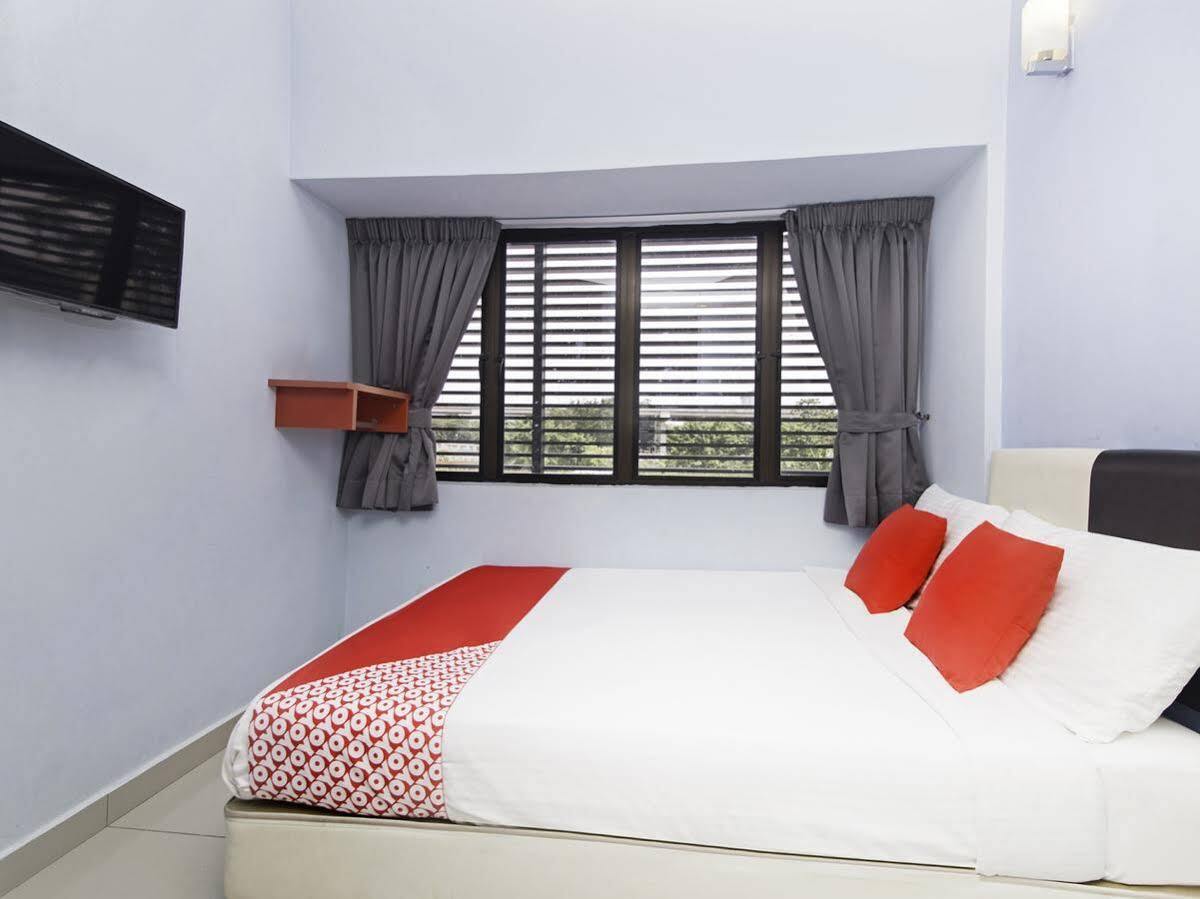 Oyo 220 Hotel Sri Maluri Kuala Lumpur Exterior foto